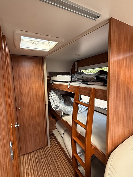 Adria Alpina 660 PT ALDE / Förtält / Queenbed / 3 våningssängar 10 of 22