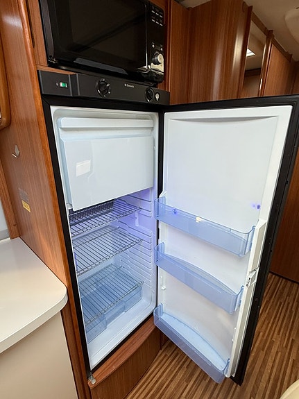Adria Alpina 660 PT ALDE / Förtält / Queenbed / 3 våningssängar 12 of 22