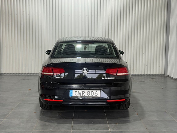 Volkswagen Passat 6 of 14
