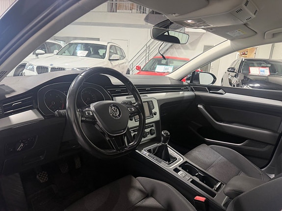 Volkswagen Passat 13 of 14