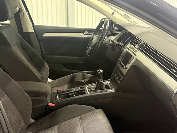 Volkswagen Passat 9 of 14