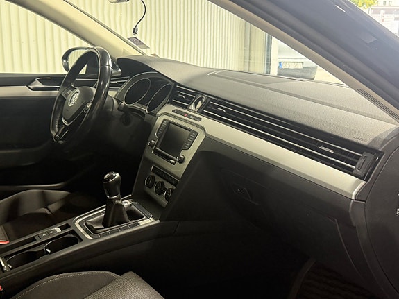 Volkswagen Passat 10 of 14