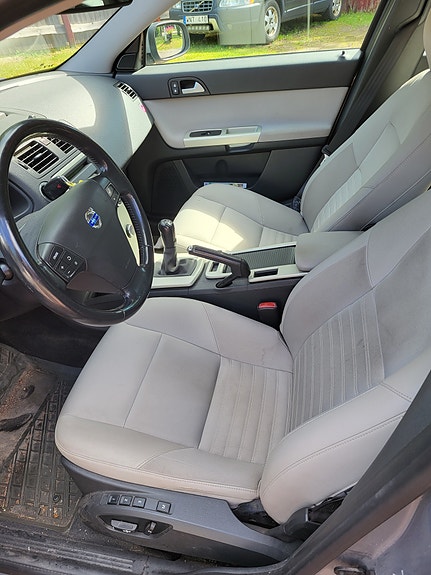 Volvo V50 3 of 3