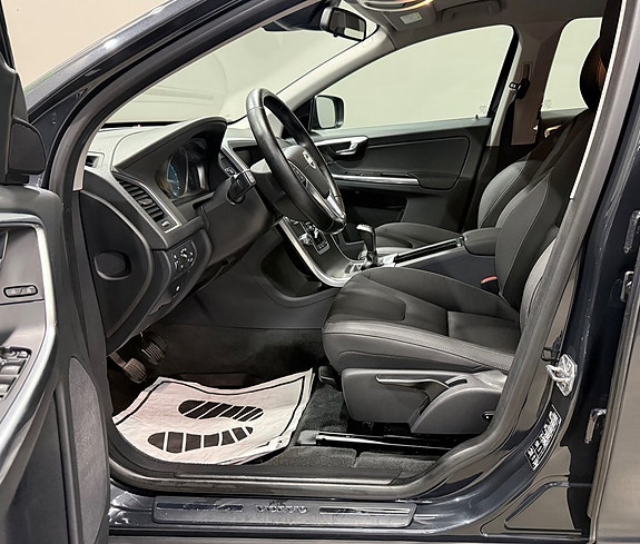 Volvo XC60 10 of 18