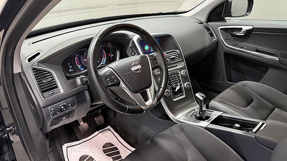 Volvo XC60 11 of 18