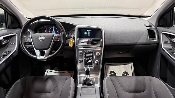 Volvo XC60 13 of 18
