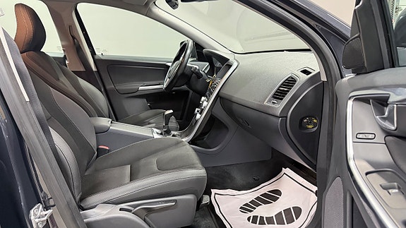 Volvo XC60 14 of 18