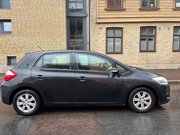 Toyota Auris 5 of 8