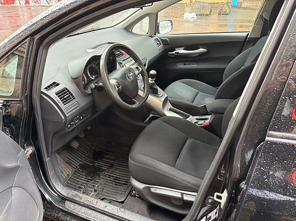 Toyota Auris 8 of 8