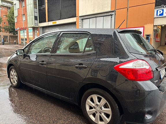 Toyota Auris 2 of 8