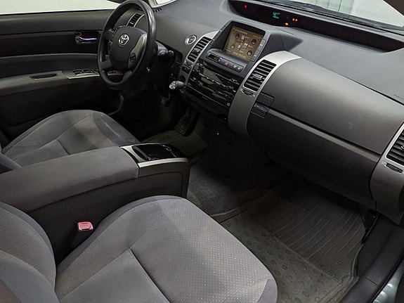 Toyota Prius 10 of 15