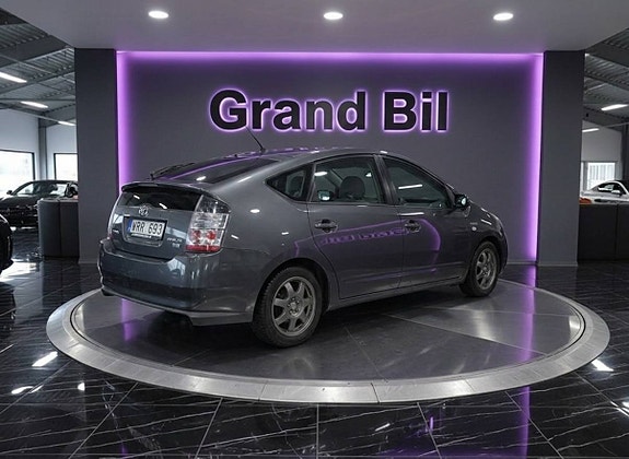Toyota Prius 4 of 15