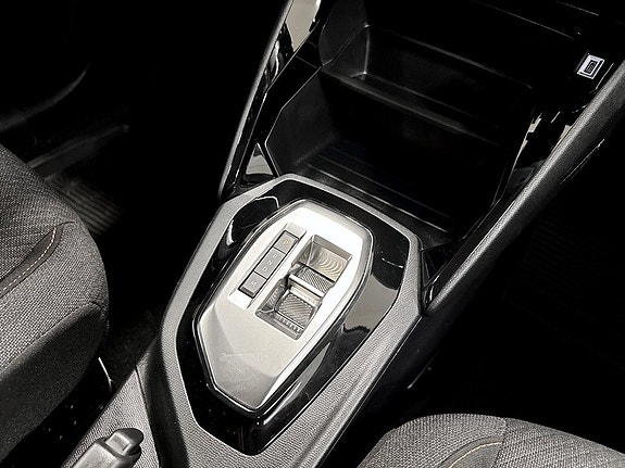 Peugeot 208 10 of 15