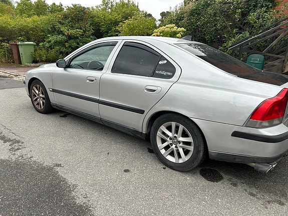 Volvo S60 2 of 9