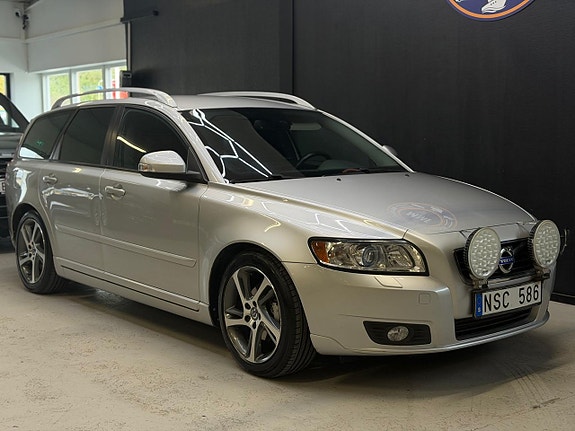 Volvo V50 2 of 23