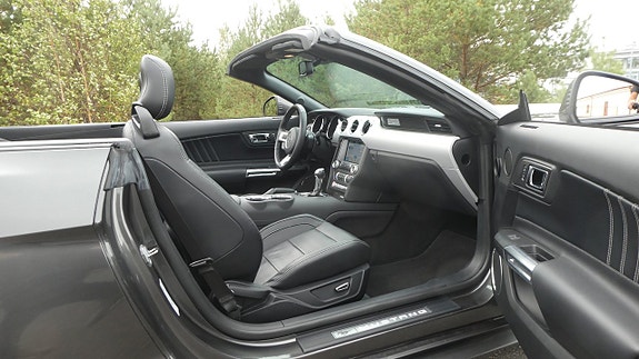 Ford Mustang 24 of 30