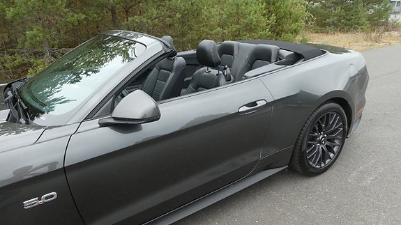 Ford Mustang 25 of 30