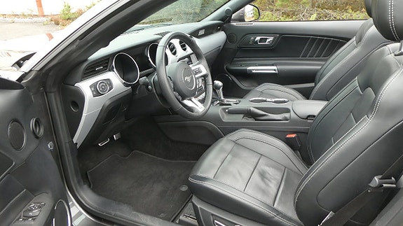 Ford Mustang 10 of 30