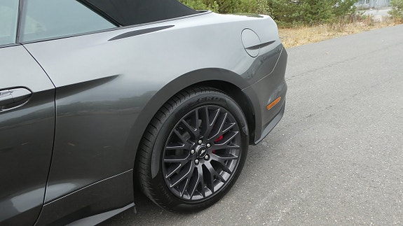 Ford Mustang 7 of 30