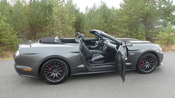Ford Mustang 27 of 30