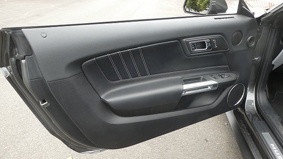 Ford Mustang 13 of 30