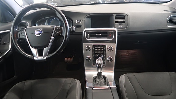 Volvo V60 10 of 18
