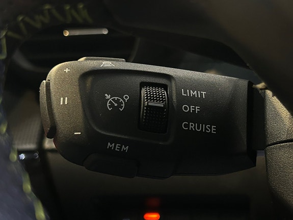 Peugeot e-208 21 of 28