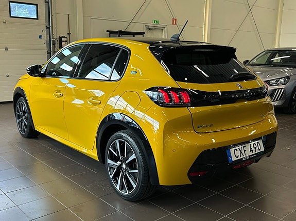 Peugeot e-208 5 of 28