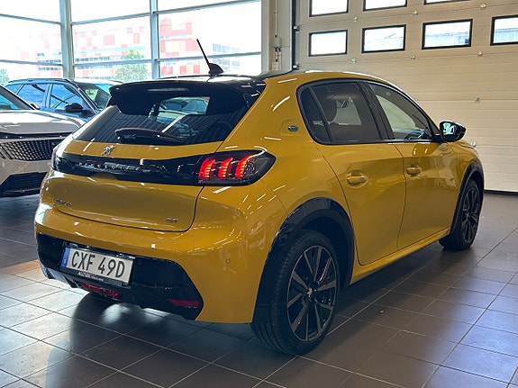 Peugeot e-208 7 of 28