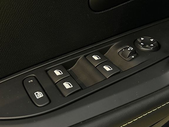 Peugeot e-208 28 of 28