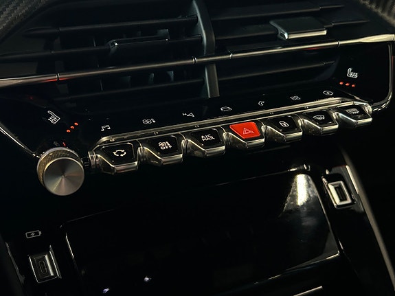 Peugeot e-208 24 of 28