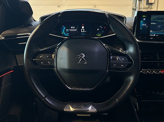 Peugeot e-208 15 of 28