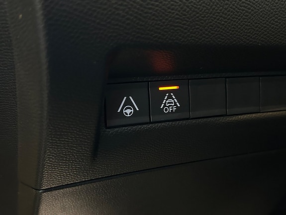 Peugeot e-208 26 of 28