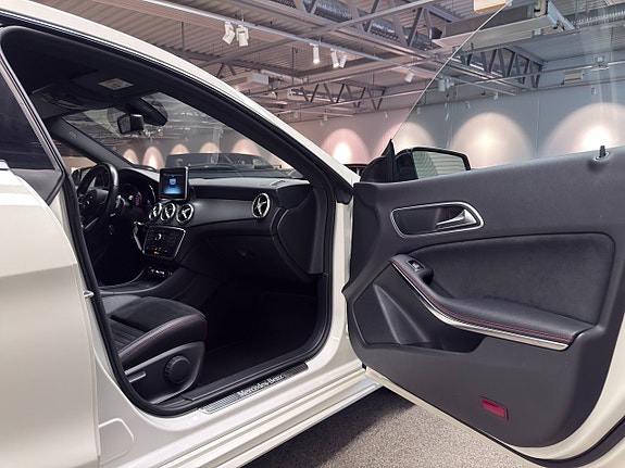 Mercedes-Benz CLA220 d 14 of 21