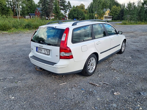Volvo V50 3 of 10