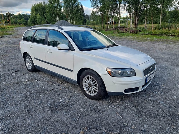 Volvo V50 2 of 10