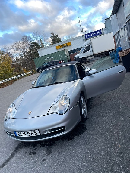 Porsche 911 Carrera 2 of 5