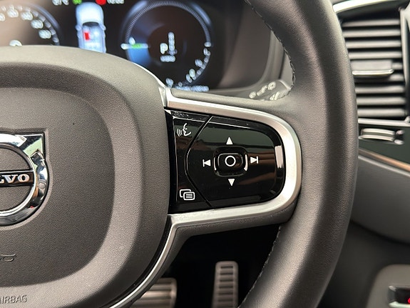 Volvo XC90 18 of 30