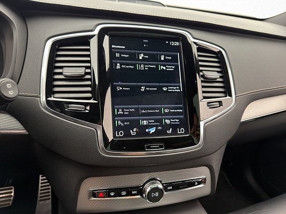 Volvo XC90 24 of 30