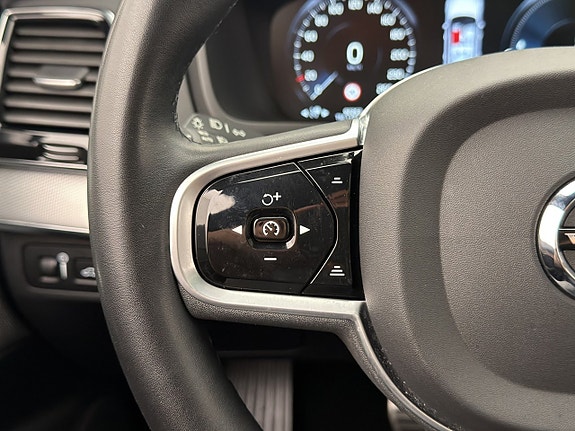 Volvo XC90 15 of 30
