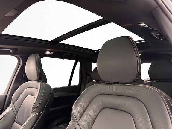 Volvo XC90 12 of 30