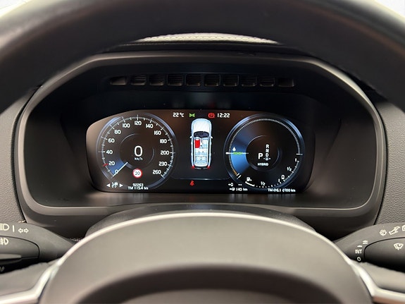 Volvo XC90 16 of 30