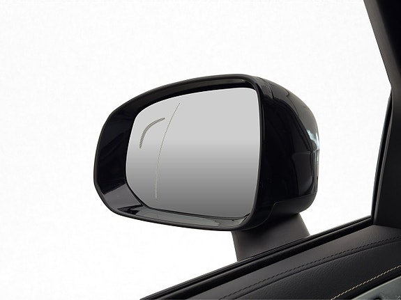 Volvo XC90 10 of 30