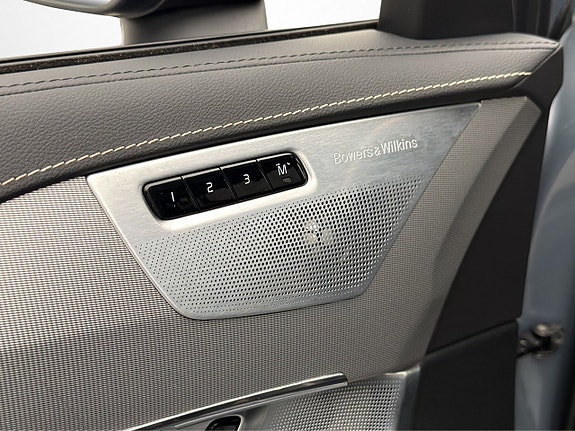 Volvo XC90 13 of 30