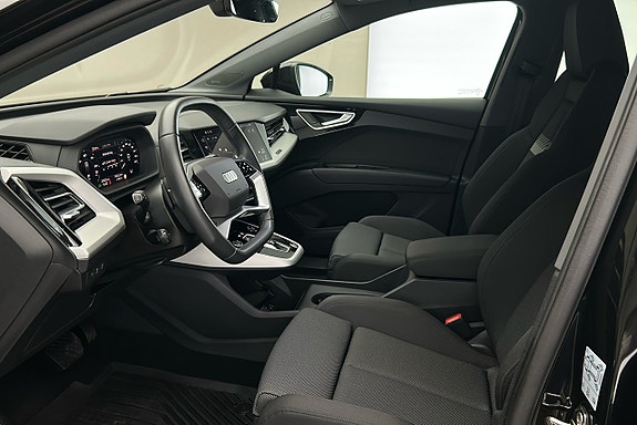 Audi Q4 e-tron 10 of 27