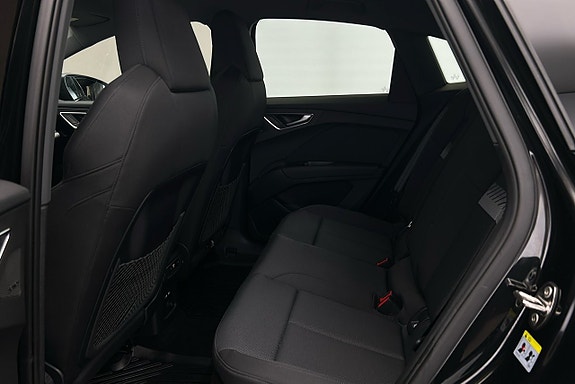 Audi Q4 e-tron 13 of 27