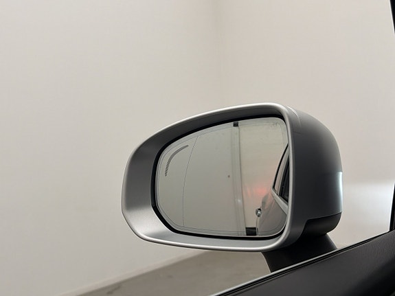 Volvo XC60 10 of 30