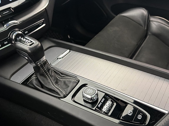 Volvo XC60 25 of 30