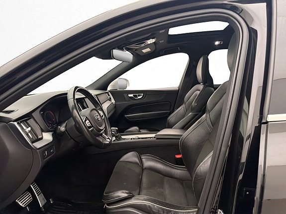 Volvo XC60 12 of 30