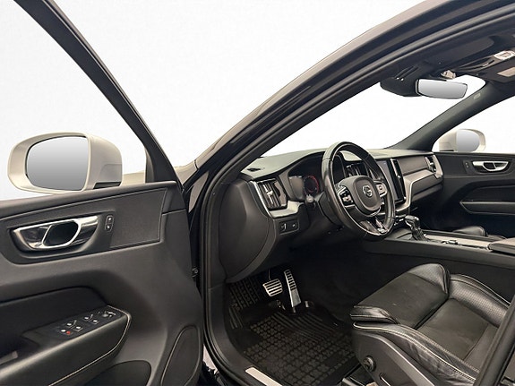 Volvo XC60 11 of 30